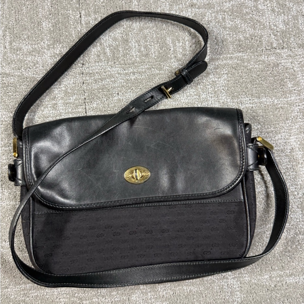 Gucci Black Shoulder Bag With Gold Tone Hardware